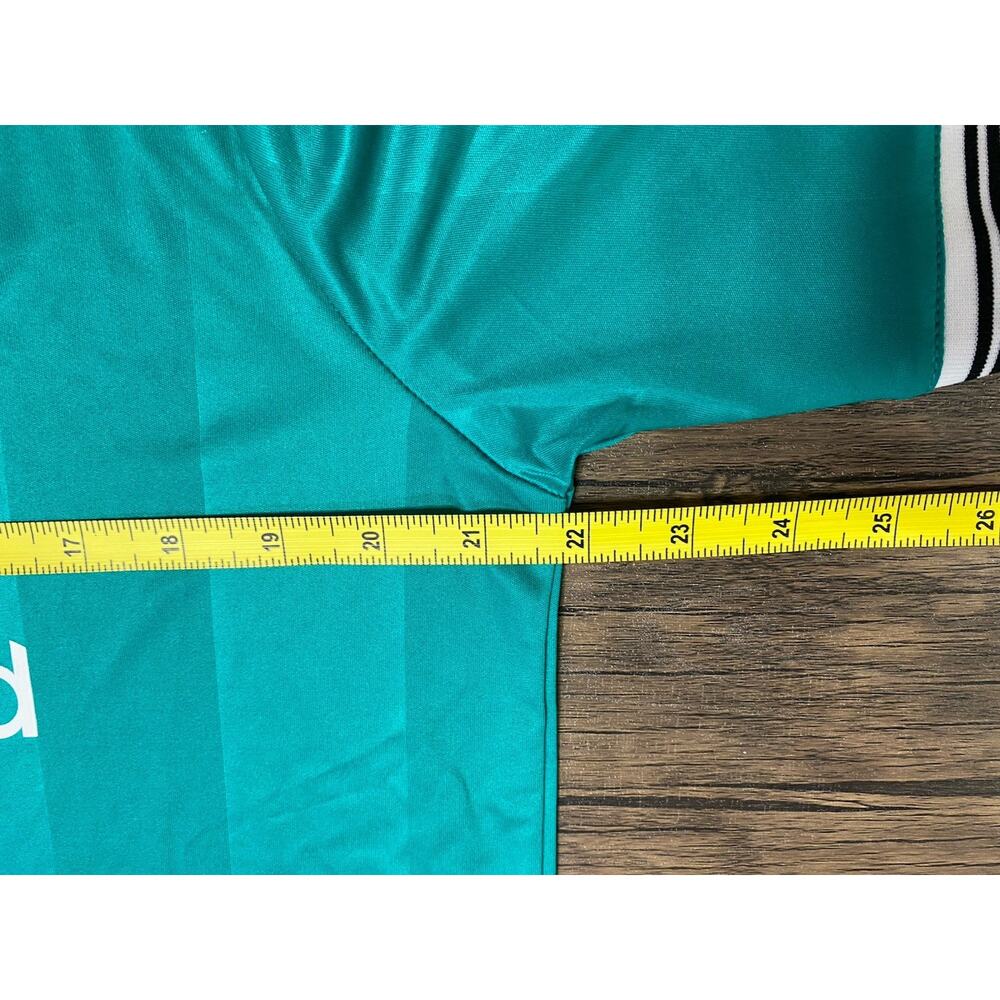 Liverpool | Men’s Large Away “Green” Jersey - Picture 4 of 7